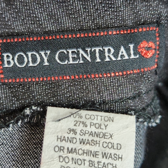 Body Central NWOT Grey Ruffle Tiered Mini Skirt w/ Visible Zipper Size Medium - Picture 5 of 7